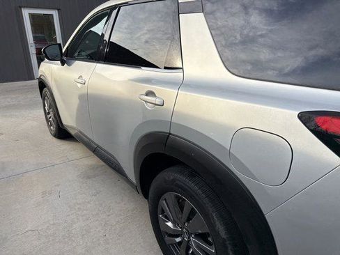 Used 2022 Nissan Pathfinder S AWD/4WD image 10