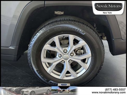 Used 2022 Jeep Grand Cherokee Limited image 8