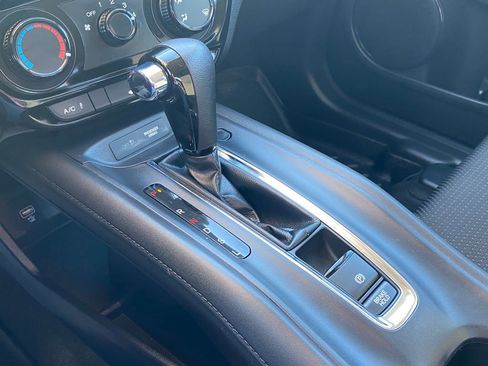 Used 2022 Honda HR-V LX image 27