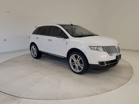 Used 2013 Lincoln MKX FWD image 5
