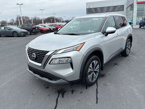 Used 2022 Nissan Rogue SV w/ SV Premium Package image 17