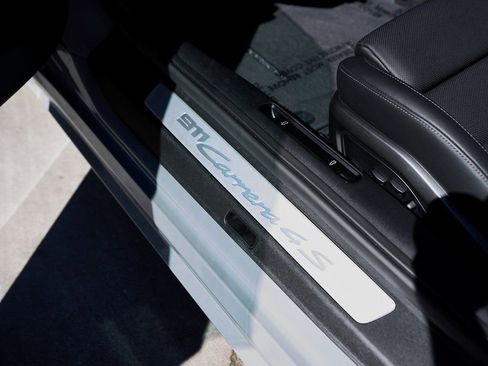 Used 2024 Porsche 911 Carrera 4S w/ Premium Package image 29