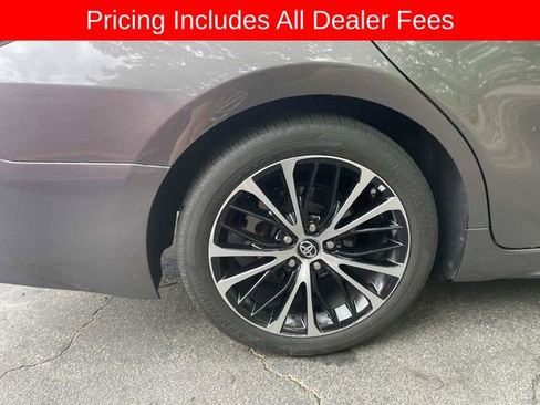 Used 2019 Toyota Camry SE w/ Carpet Mat Package FWD image 11