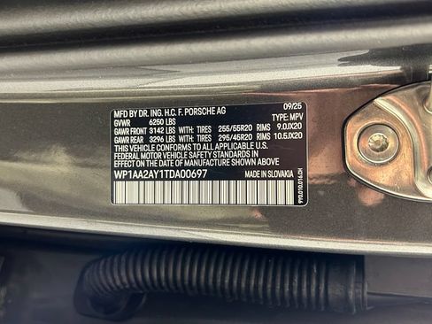 Certified 2026 Porsche Cayenne AWD/4WD image 31