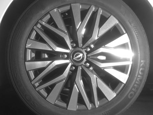 Used 2025 Nissan Altima 2.5 SV FWD image 15