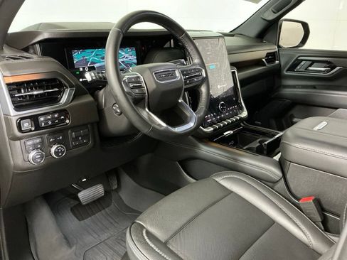 Used 2025 GMC Yukon Denali w/ Sun & Power Step Package AWD/4WD image 19