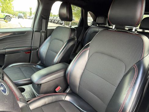 Used 2025 Ford Escape ST-Line FWD image 17