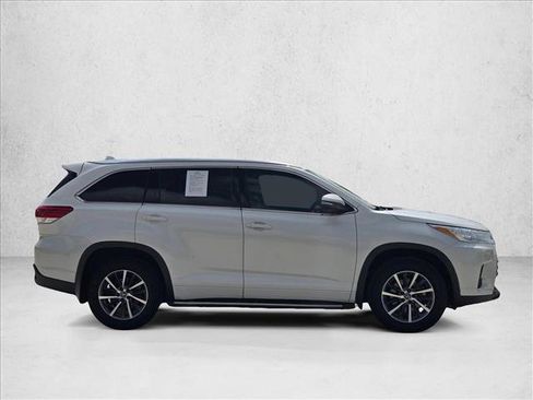 Used 2018 Toyota Highlander XLE FWD image 4