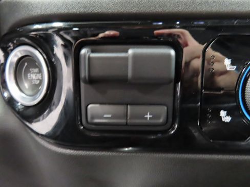 Used 2024 Chevrolet Silverado 1500 RST w/ Convenience Package II image 41