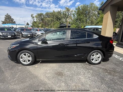 Used 2017 Chevrolet Cruze LT FWD image 4