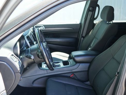 Used 2020 Jeep Grand Cherokee Laredo w/ Security & Convenience Group AWD/4WD image 13