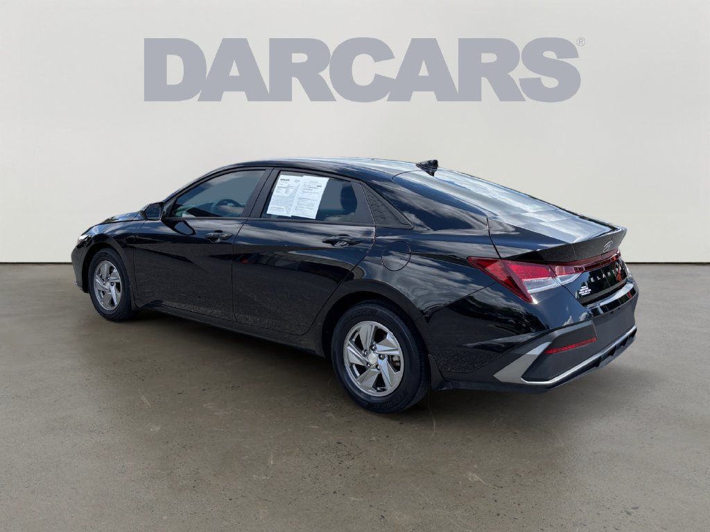 Used 2025 Hyundai Elantra SE FWD image 5