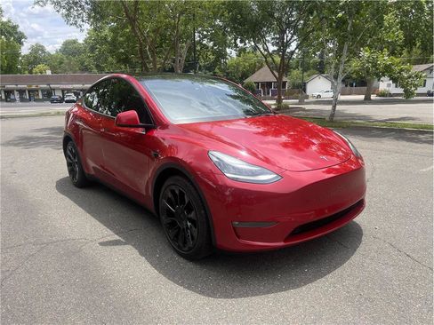 Used 2021 Tesla Model Y Long Range AWD/4WD image 1