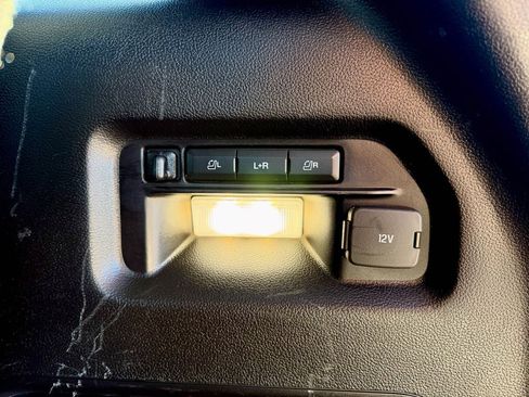 Used 2021 Ford Explorer Platinum w/ Equipment Group 601A AWD/4WD image 19