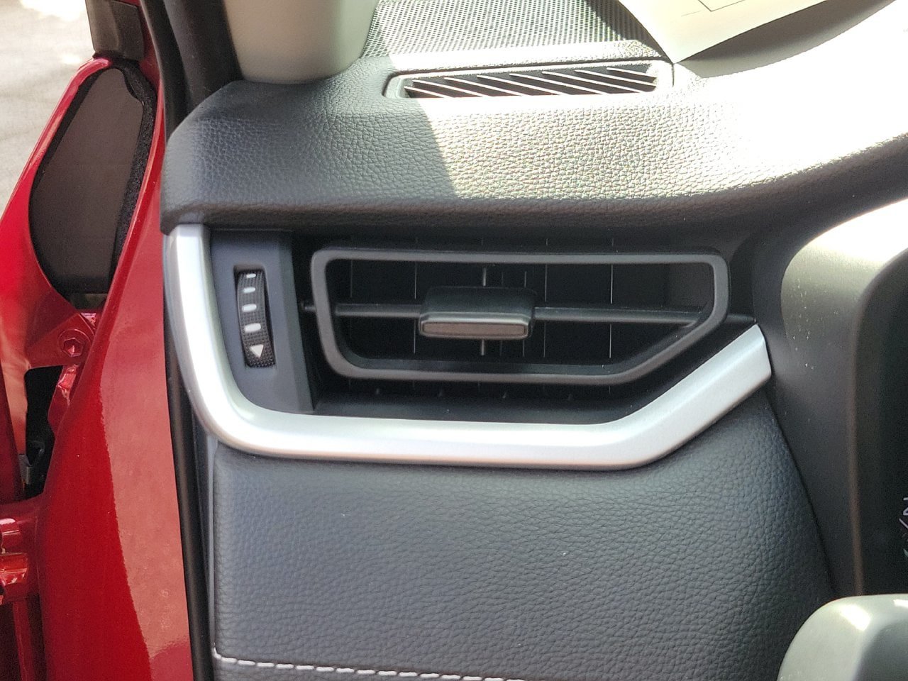 Used 2023 Toyota RAV4 LE FWD image 31