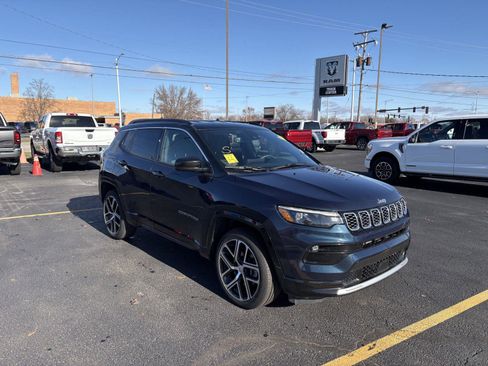 Used 2024 Jeep Compass Limited w/ Elite Group image 2