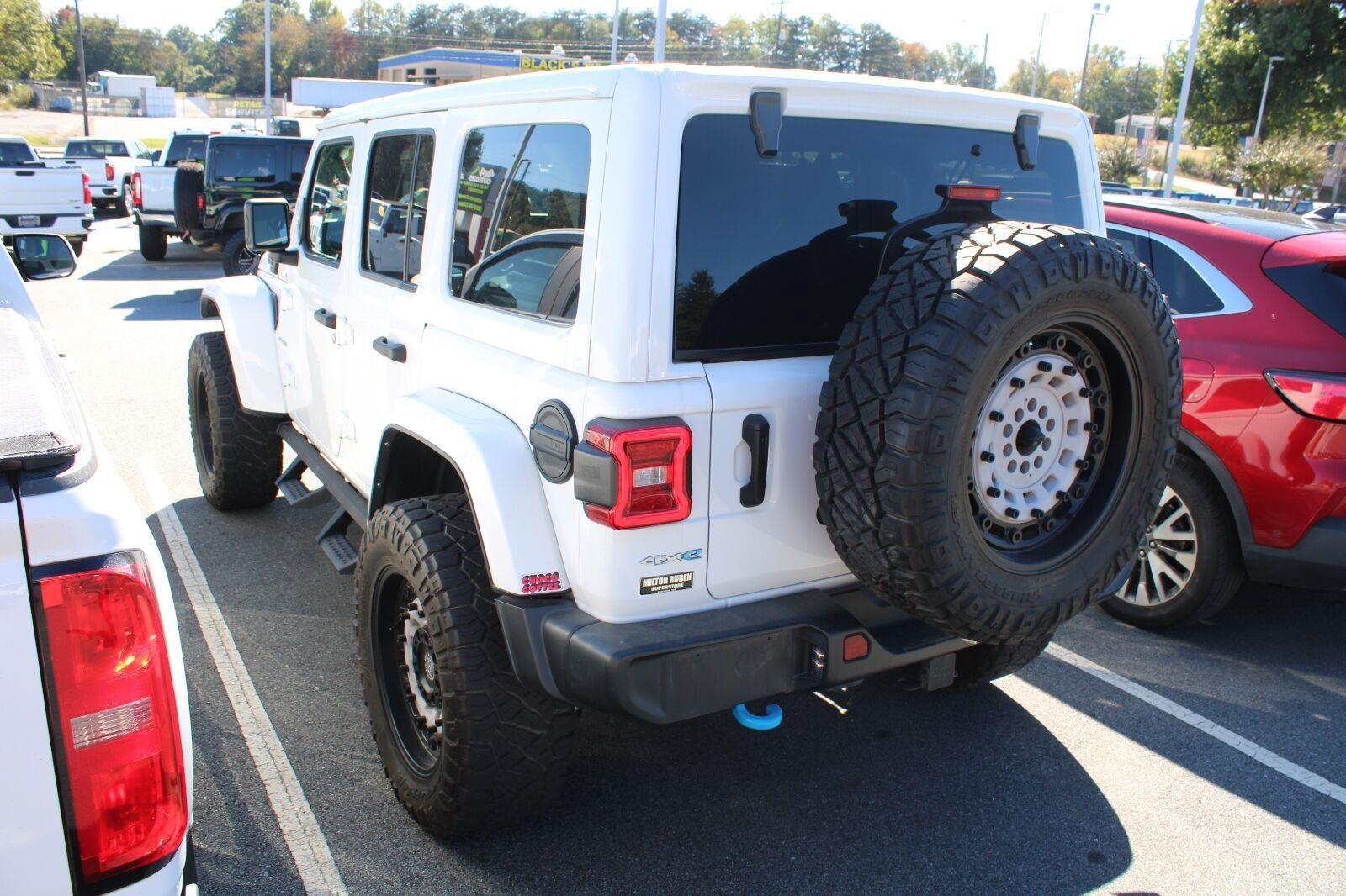 Used 2022 Jeep Wrangler Unlimited Sahara w/ Cold Weather Group AWD/4WD image 8