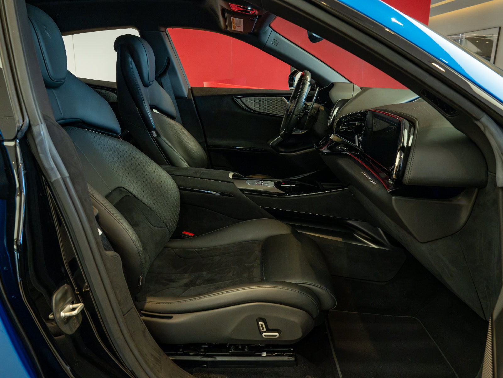 Used 2023 Ferrari Purosangue AWD/4WD image 23