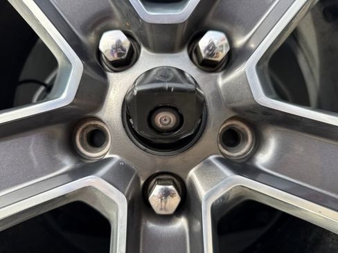 Used 2018 Jeep Wrangler Unlimited Sahara image 33