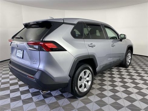 Used 2022 Toyota RAV4 LE image 10