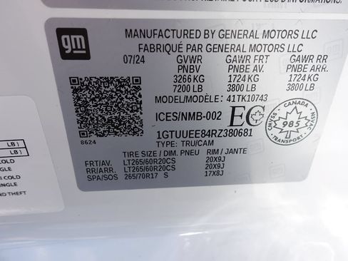 Used 2024 GMC Sierra 1500 AT4 w/ Technology Package AWD/4WD image 23