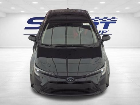 Used 2025 Toyota Corolla LE image 2
