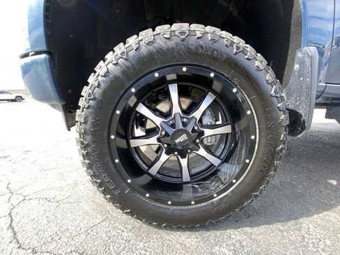 Used 2024 Chevrolet Silverado 1500 Custom w/ LPO, Dark Essentials Package image 10