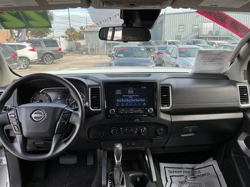 Used 2022 Nissan Frontier SV image 13