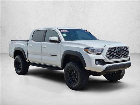 Used 2022 Toyota Tacoma TRD Off-Road AWD/4WD image 3