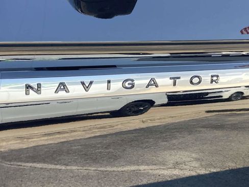 New 2025 Lincoln Navigator L Reserve image 13
