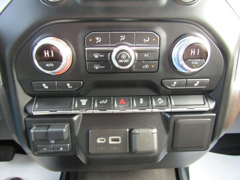 Used 2022 GMC Sierra 2500 SLE w/ SLE Value Package; image 13