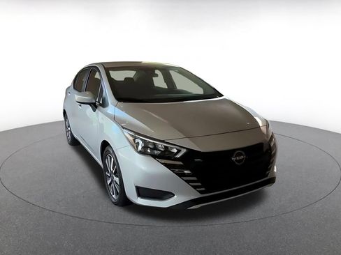 Used 2025 Nissan Versa SV FWD image 3