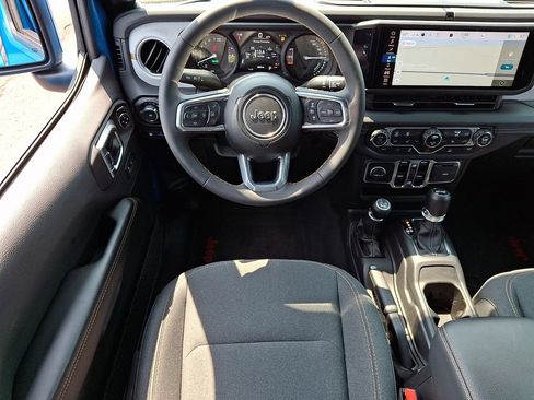 Used 2024 Jeep Wrangler Unlimited Sahara w/ Technology Group AWD/4WD image 12