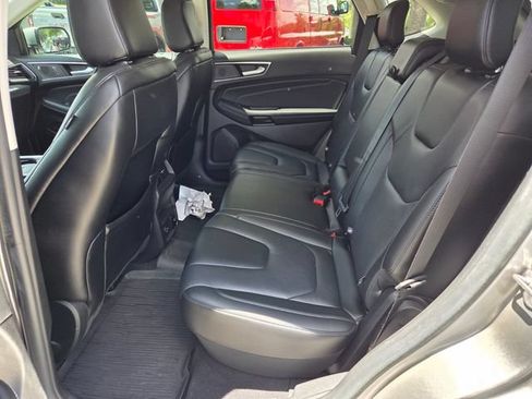 Used 2021 Ford Edge Titanium FWD image 5