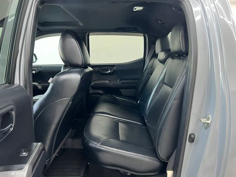 Used 2019 Toyota Tacoma TRD Off-Road AWD/4WD image 15