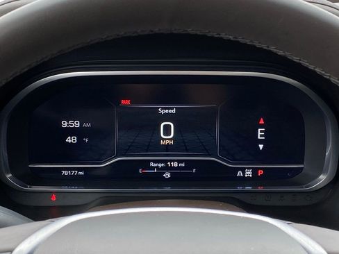 Used 2023 GMC Yukon SLT w/ SLT Premium Package image 12