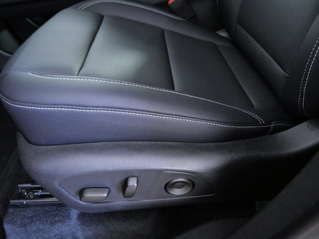 Used 2025 Chevrolet Traverse LT w/ Driver Confidence Package FWD image 16