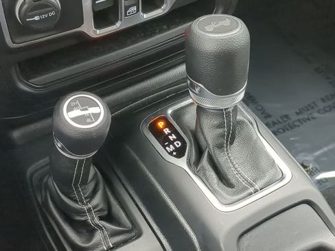 Certified 2020 Jeep Wrangler Unlimited Sahara AWD/4WD image 30