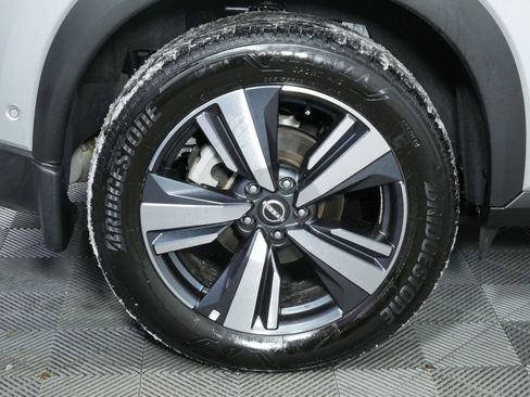 Used 2023 Nissan Rogue SL w/ SL Premium Package image 9