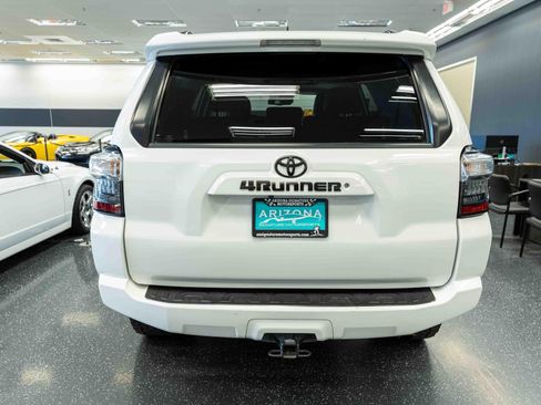 Used 2020 Toyota 4Runner SR5 AWD/4WD image 7