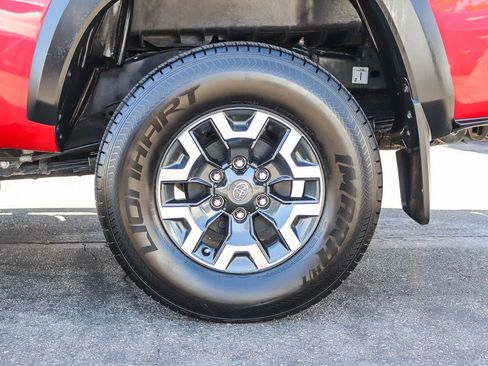 Used 2022 Toyota Tacoma TRD Off-Road w/ TRD Premium Off Road Package AWD/4WD image 13