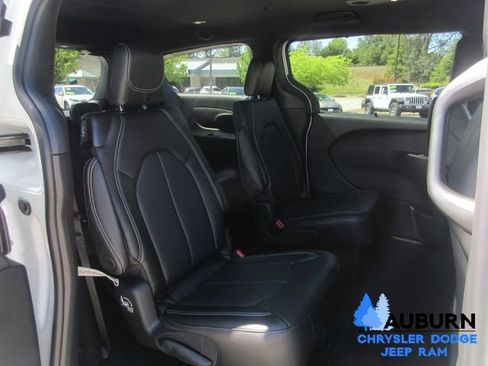 New 2026 Chrysler Pacifica Select image 14