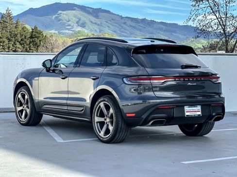 Used 2024 Porsche Macan w/ Premium Plus Package image 3