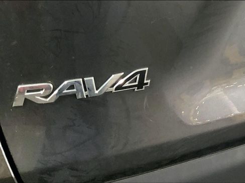 Used 2021 Toyota RAV4 XLE AWD/4WD image 31