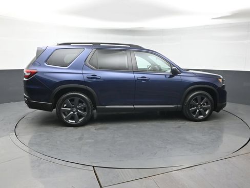Used 2025 Honda Pilot Sport image 8