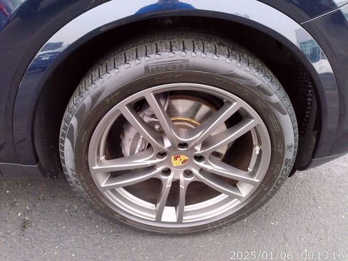 Used 2023 Porsche Cayenne Platinum Edition image 13