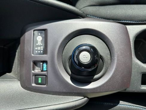 Used 2025 Nissan Leaf S image 18