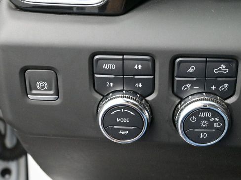 Used 2024 GMC Sierra 1500 AT4 w/ Technology Package image 20