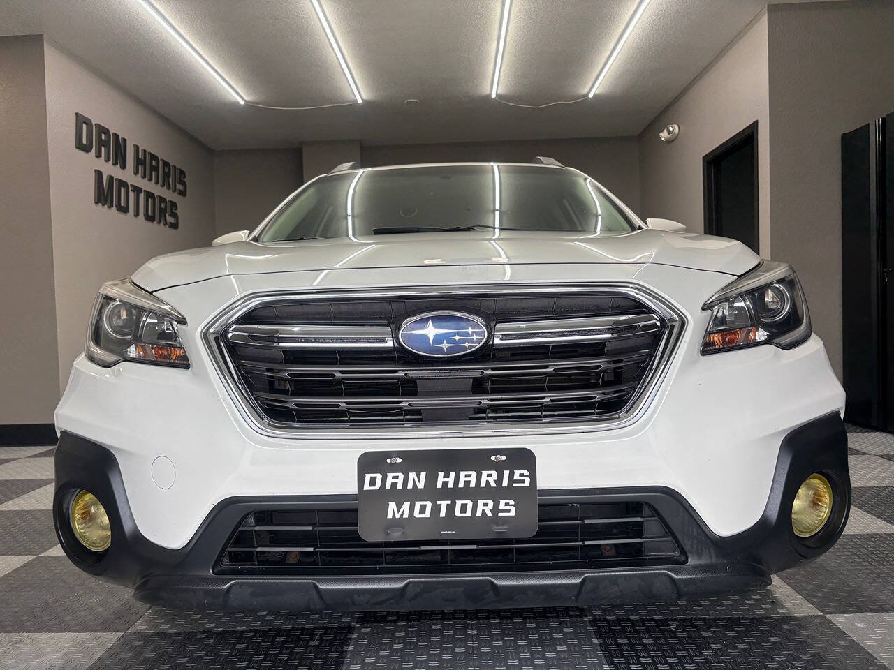 Used 2018 Subaru Outback 2.5i Premium w/ Popular Package #1 AWD/4WD image 3