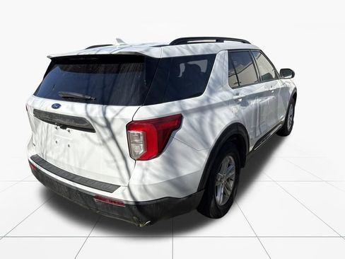 Used 2020 Ford Explorer XLT image 7
